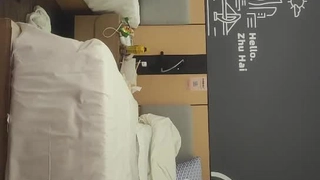 皮肤白皙的大奶骚货露脸带个眼镜非常骚淫话不断最爱吃大几