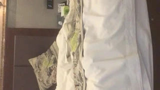 少女拉丁美女在毕业典礼上被舔阴部并被操屁股